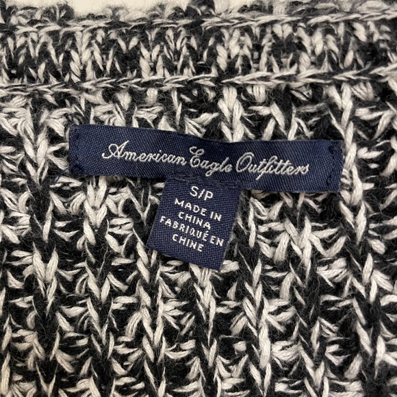 American Eagle hooded sweater - Picture 3 of 3